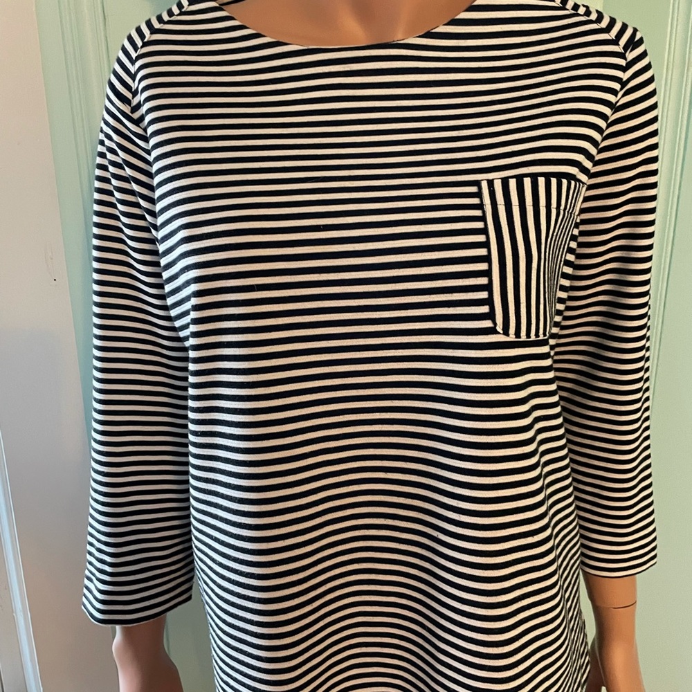 New listing *** Elle horizontal striped top b/ w  xl